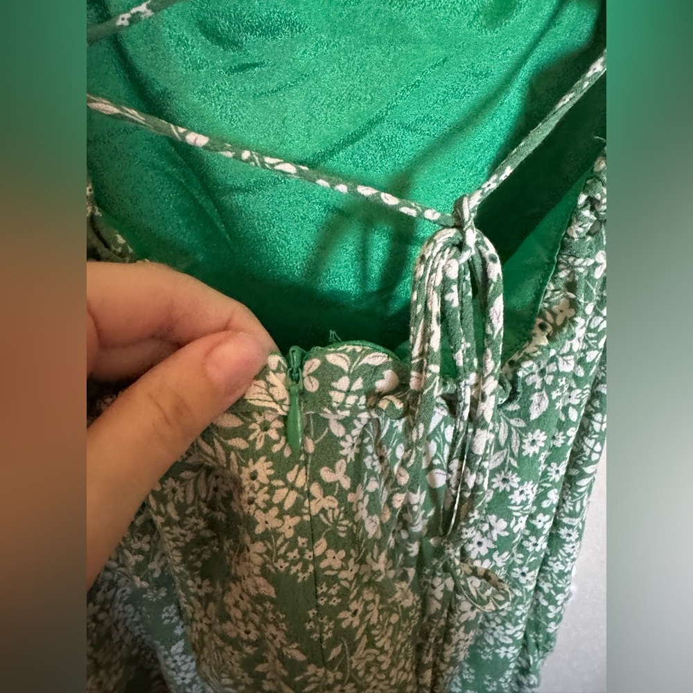 ASTR THE LABEL Amalea Floral Midi Dress Size Small in green - Picture 7 of 8